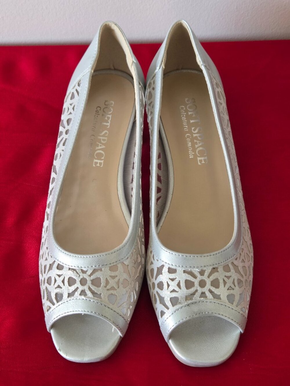 BRAND NEW, CALZATURA COMODA, SOFT SPACE SHOES, SIZE 8.5!!!